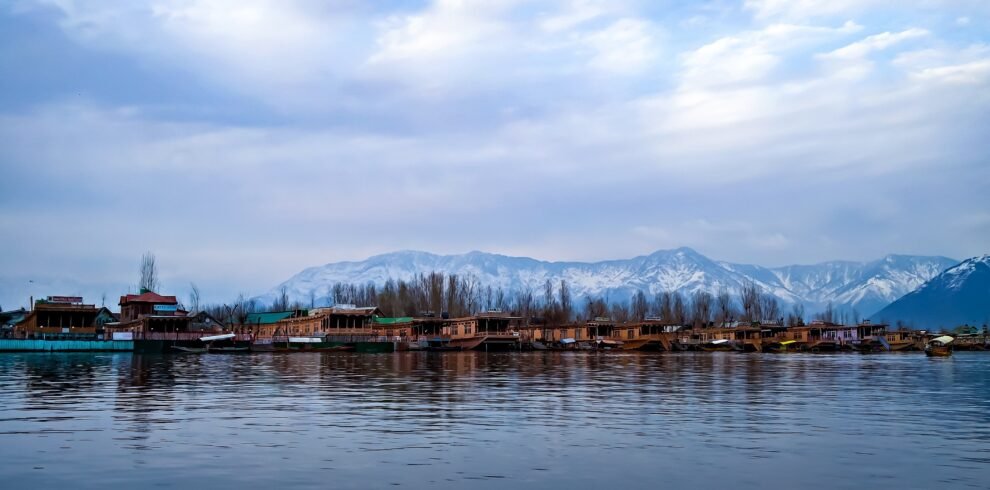 kashmir family tour packages